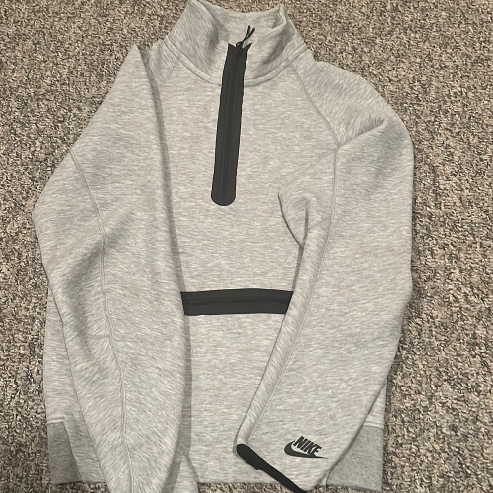 Nike Men's Sportswear Tech Fleece 1/2 Zip Sweatshirt
XS - Brand New without tags